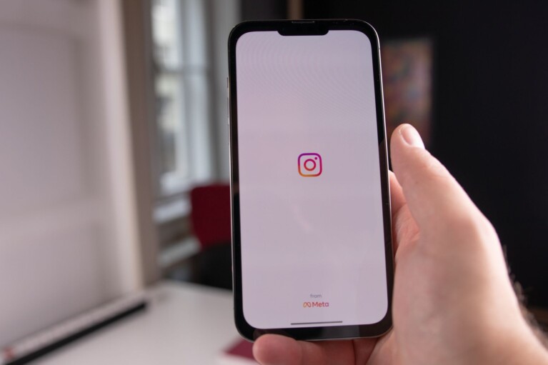 Chytrý telefon s Instagramem a italské publikum sledujících
