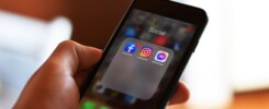 Aplikace pro sledující a lajky na Instagramu zobrazená na mobilním telefonu