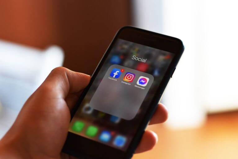 Aplikace pro sledující a lajky na Instagramu zobrazená na mobilním telefonu