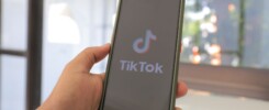 Získání lajků na TikToku zdarma i placeně zobrazené na telefonu